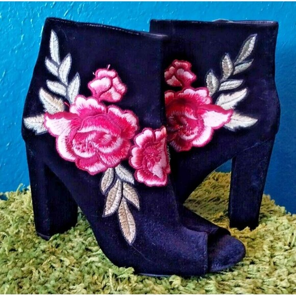 Wild Diva Shoes - Black Velvet Embroidered Roses Open Toe Ankle Bootie Heels Size 7.5 Wild Diva